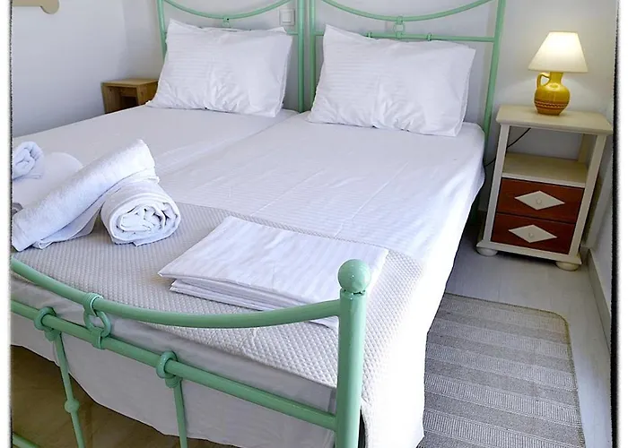 Konukevi Theasis Sifnos 3*